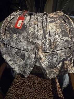 ***400$ Shorts***DIESEL AUTHENTIC Outdoor Camo Shorts with Red Hang Tag